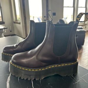 Dr Marten 2976 Smooth Leather Platform Chelsea Boots in Burgundy